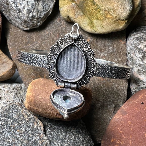 Larimar poison box cuff bracelet - Picture 2 of 6